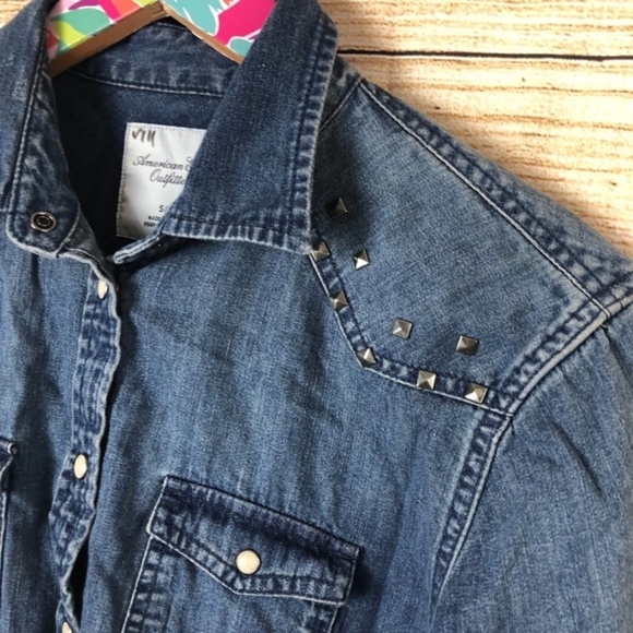 American Eagle studded shoulder chambray top 0141 - Picture 2 of 5